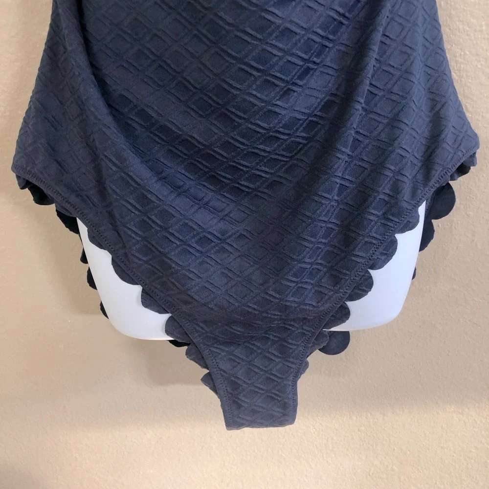 Cupshe Women’s Cutout Scallop Trim Texturized One Piece Swimsuit Size XL